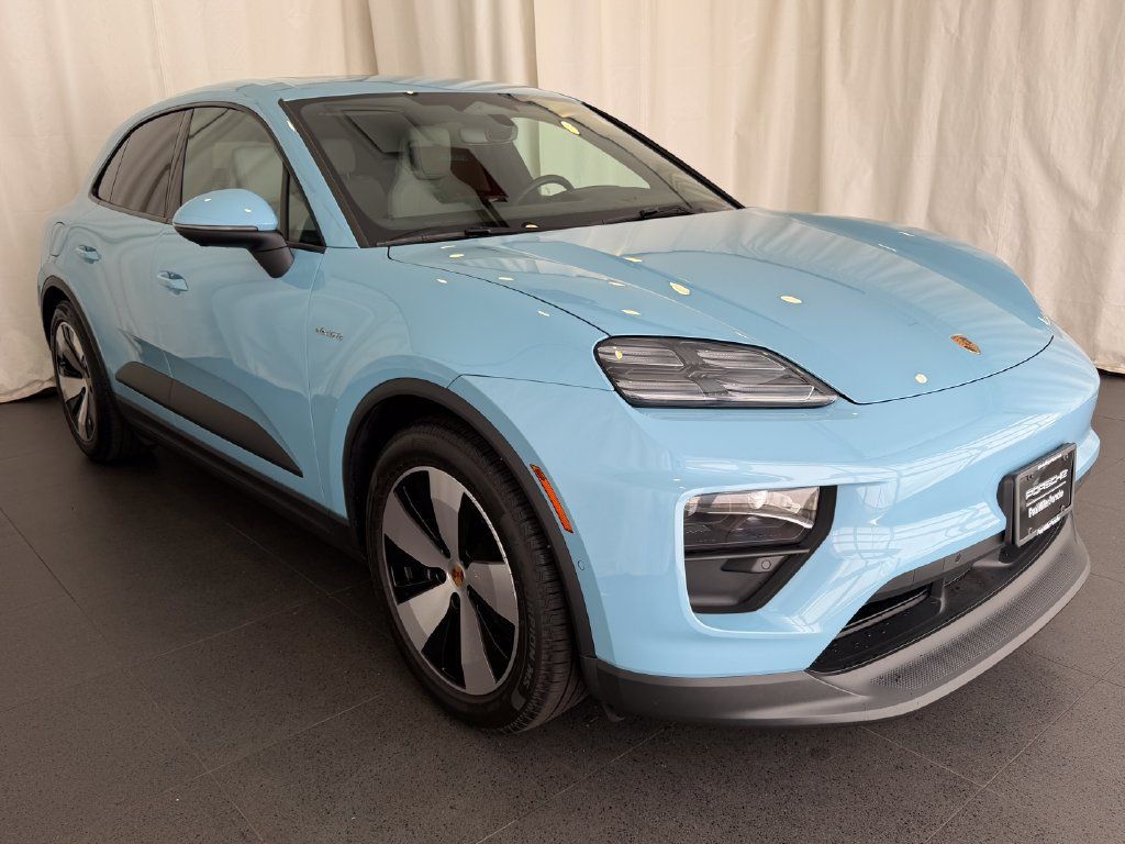 Used 2026 Porsche Macan 4 Electric AWD/4WD image 7