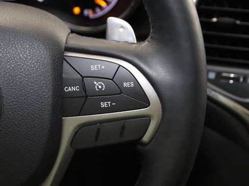 Used 2017 Jeep Grand Cherokee Altitude image 32