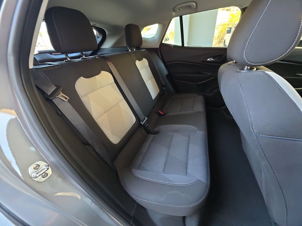 Used 2025 Chevrolet Trax LS FWD image 27