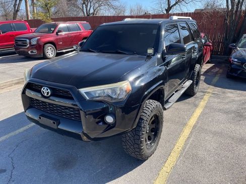 Used 2014 Toyota 4Runner SR5 image 2