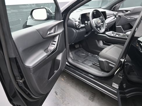 Certified 2026 Chevrolet Equinox LT FWD image 16