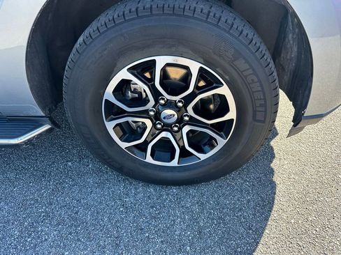 Used 2023 Ford Expedition XLT image 4