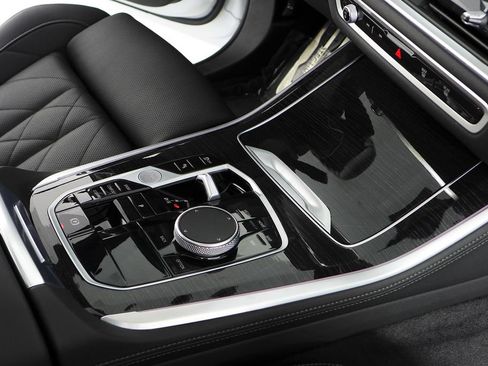 Used 2024 BMW X5 sDrive40i w/ M Sport Package RWD image 15