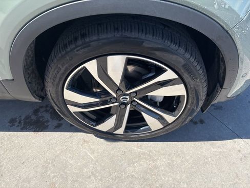 Used 2025 Volvo XC40 B5 Ultra w/ Protection Package Premier image 12