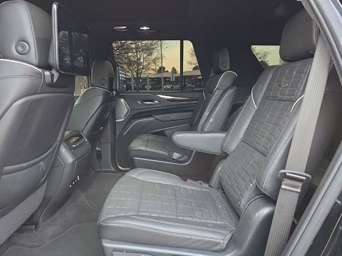 Certified 2024 Cadillac Escalade Sport Platinum image 15