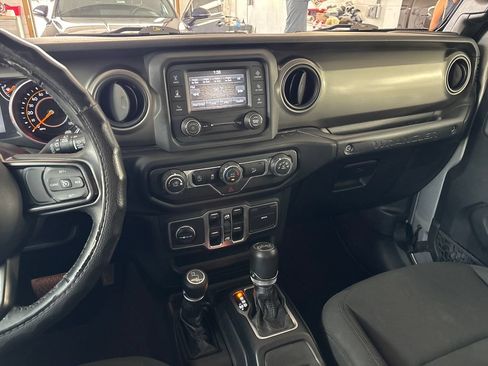 Used 2018 Jeep Wrangler Unlimited Sport S AWD/4WD image 22