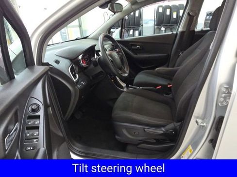 Used 2017 Chevrolet Trax LS image 23
