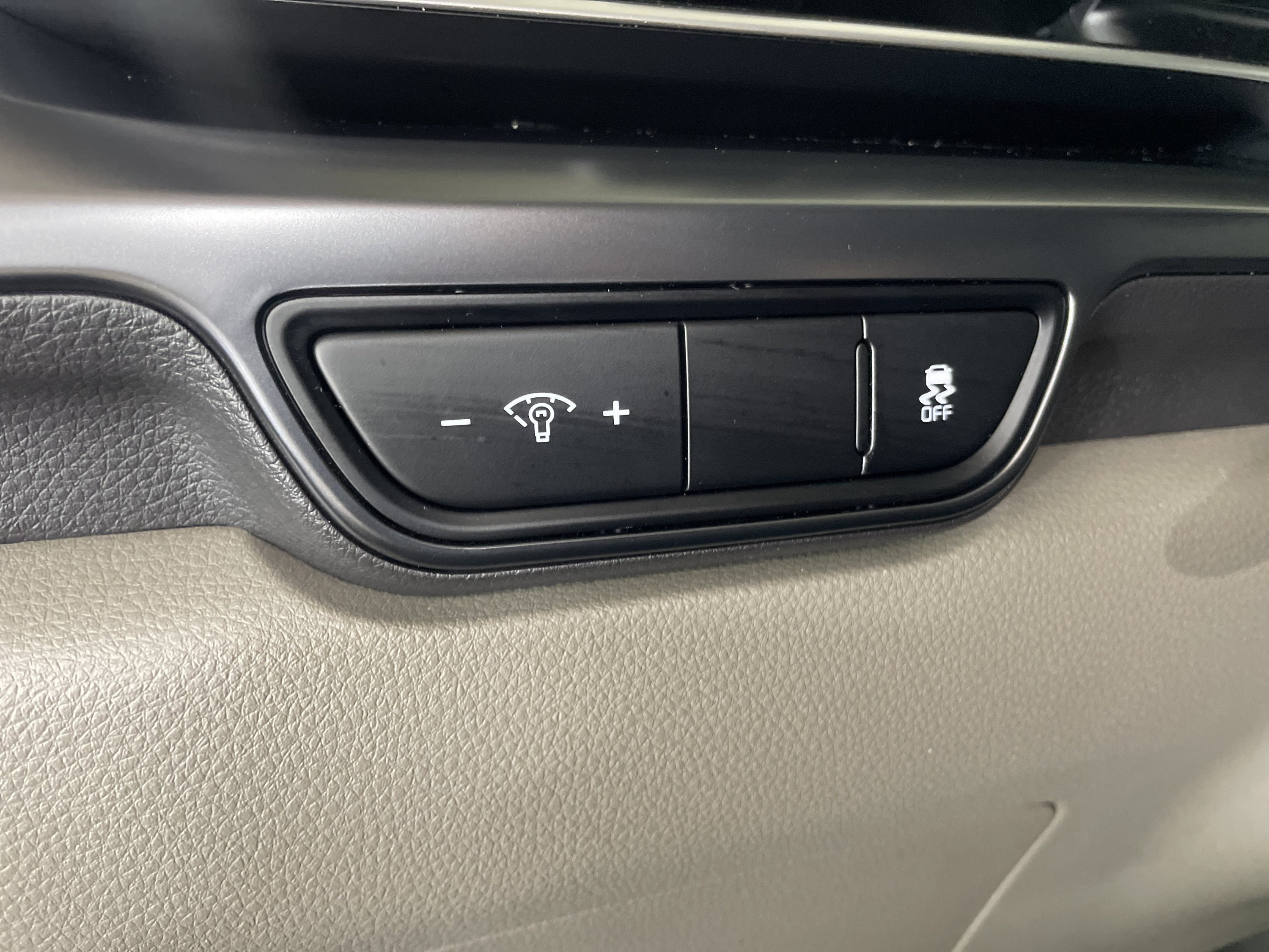 Used 2026 Kia Carnival FWD image 21