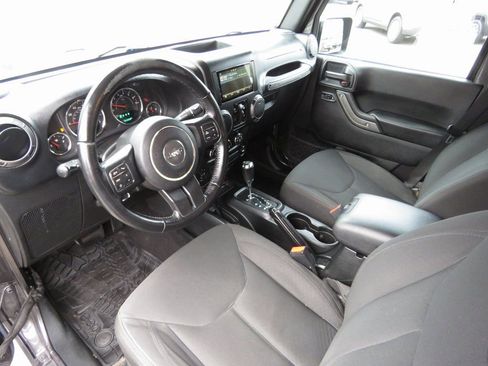 Used 2018 Jeep Wrangler Unlimited Sport image 11