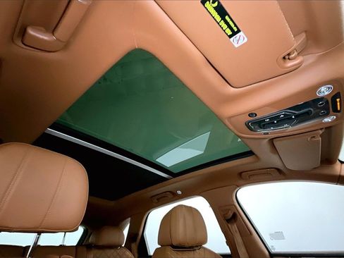 Used 2022 Bentley Bentayga image 20