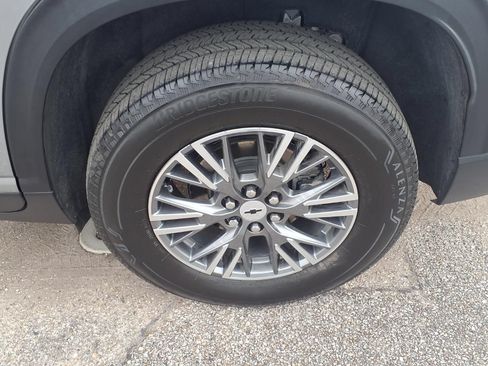 Used 2025 Chevrolet Traverse LT w/ LPO, Floor Liner Package FWD image 25