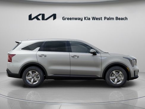 New 2026 Kia Sorento LX FWD image 9