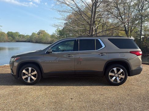 Used 2020 Chevrolet Traverse LT w/ LT Premium Package AWD/4WD image 10