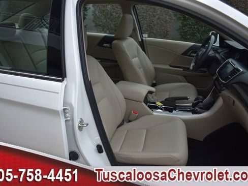 Used 2017 Honda Accord Touring image 21