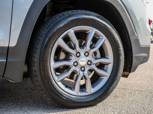 Used 2024 GMC Terrain SLT AWD/4WD image 9