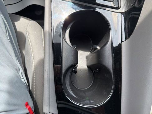 Used 2024 Hyundai Elantra SEL w/ Convenience Package image 37