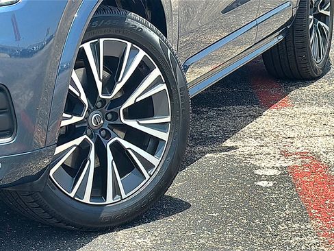 Used 2022 Volvo XC90 T6 Momentum w/ Advanced Package AWD/4WD image 3