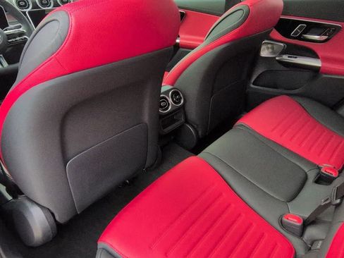 Used 2025 Mercedes-Benz GLC 300 4MATIC image 18