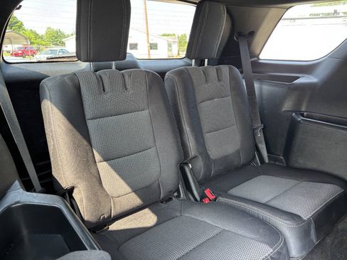 Used 2018 Ford Explorer XLT AWD/4WD image 13