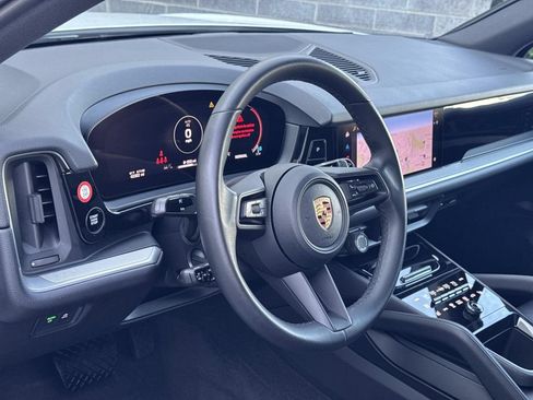Used 2024 Porsche Cayenne w/ Premium Package AWD/4WD image 20