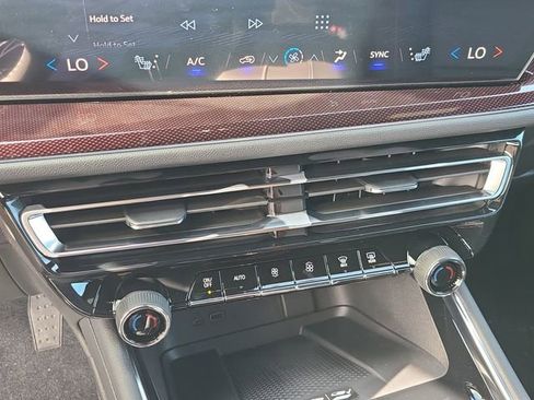 New 2026 Chevrolet Traverse Z71 w/ Enhanced Driving Package AWD/4WD image 34
