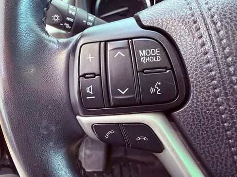 Used 2017 Toyota Highlander Limited FWD image 21