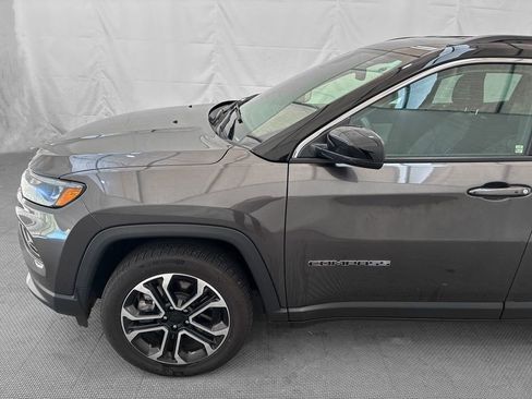 Used 2023 Jeep Compass Limited image 3