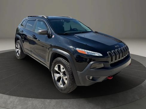 Used 2018 Jeep Cherokee Trailhawk AWD/4WD image 1