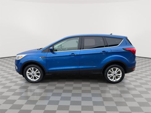 Used 2019 Ford Escape SE image 2
