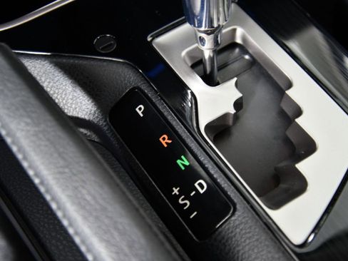 Used 2018 Toyota RAV4 Limited image 34