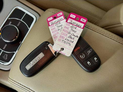 Used 2018 Jeep Grand Cherokee Limited AWD/4WD image 4