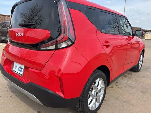 Used 2025 Kia Soul LX w/ LX Technology Package FWD image 3