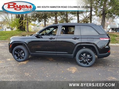 New 2025 Jeep Grand Cherokee Altitude image 10