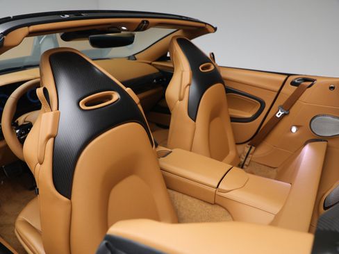 New 2026 Aston Martin Vanquish Convertible image 31
