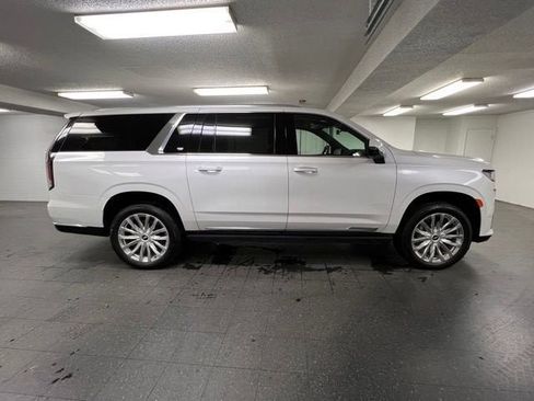 Certified 2024 Cadillac Escalade ESV Premium Luxury w/ Performance Package AWD/4WD image 6