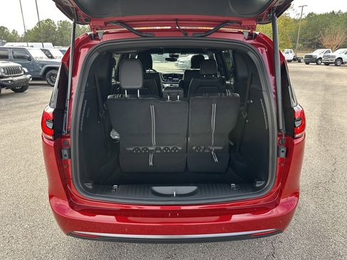New 2026 Chrysler Pacifica Select image 21