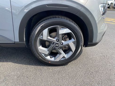 Certified 2022 Hyundai Venue SEL FWD image 9