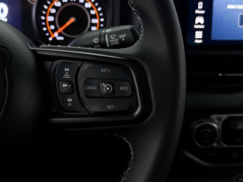 Used 2025 Jeep Gladiator Sport AWD/4WD image 30