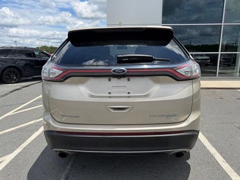 Used 2018 Ford Edge Titanium FWD image 4