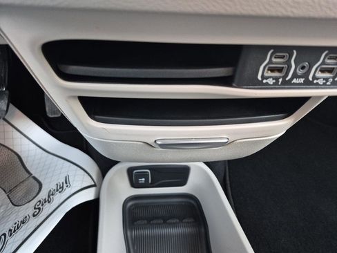 Used 2023 Chrysler Pacifica Touring-L image 18