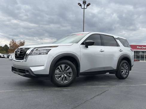 Certified 2025 Nissan Pathfinder S image 1