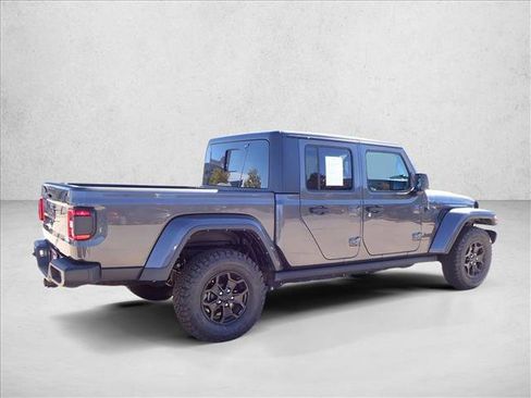 Used 2021 Jeep Gladiator Willys image 4