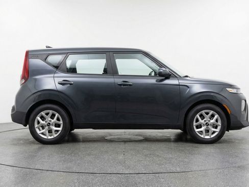 Used 2025 Kia Soul LX w/ LX Technology Package FWD image 11