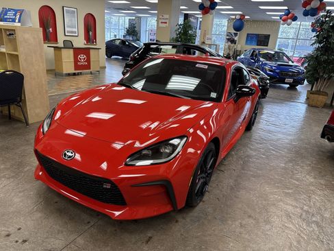 New 2025 Toyota GR86 Premium w/ Performance Package image 3
