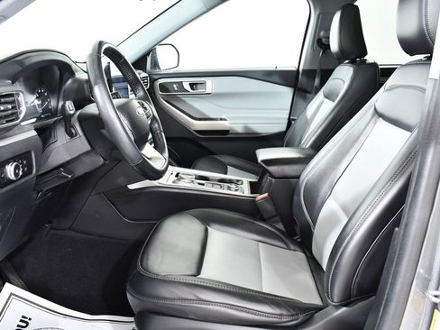 Used 2023 Ford Explorer XLT w/ Equipment Group 202A image 6