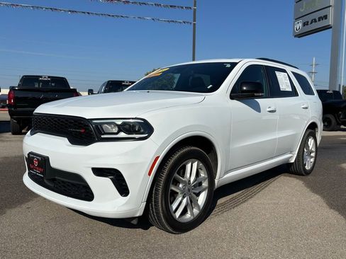 Used 2024 Dodge Durango GT image 2