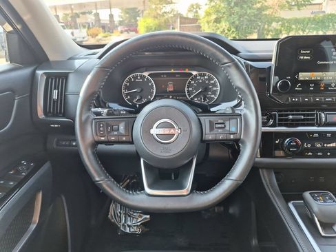 Used 2025 Nissan Pathfinder SL AWD/4WD image 17