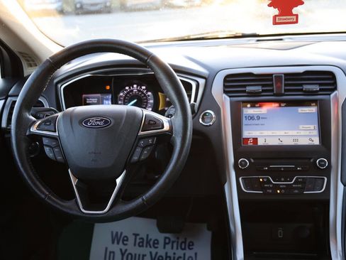 Used 2018 Ford Fusion SE w/ Fusion SE Technology Package image 22