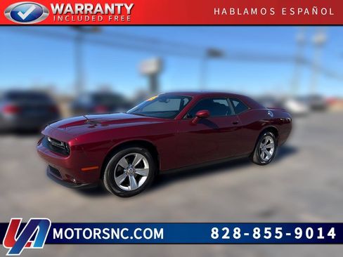 Used 2021 Dodge Challenger SXT image 1