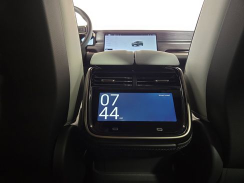 Used 2024 Rivian R1S Adventure image 30